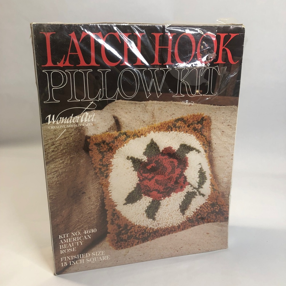 WonderArt Latch‎ Hook Pillow Kit American Beauty Rose Needlepoint 15 Inch